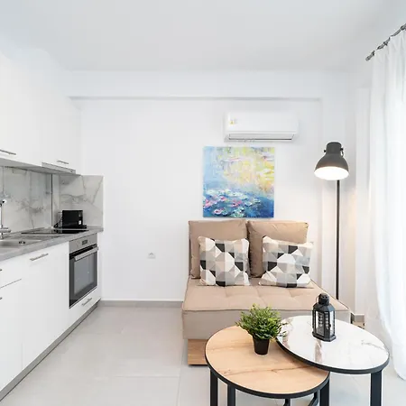 Sirens Residential Complex アパート Ofrínion